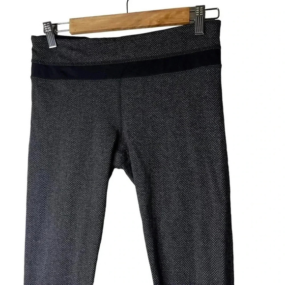 Lululemon Run: Inspire Crop II  Black/Quilt Leggings Size 8 - Picture 8 of 10